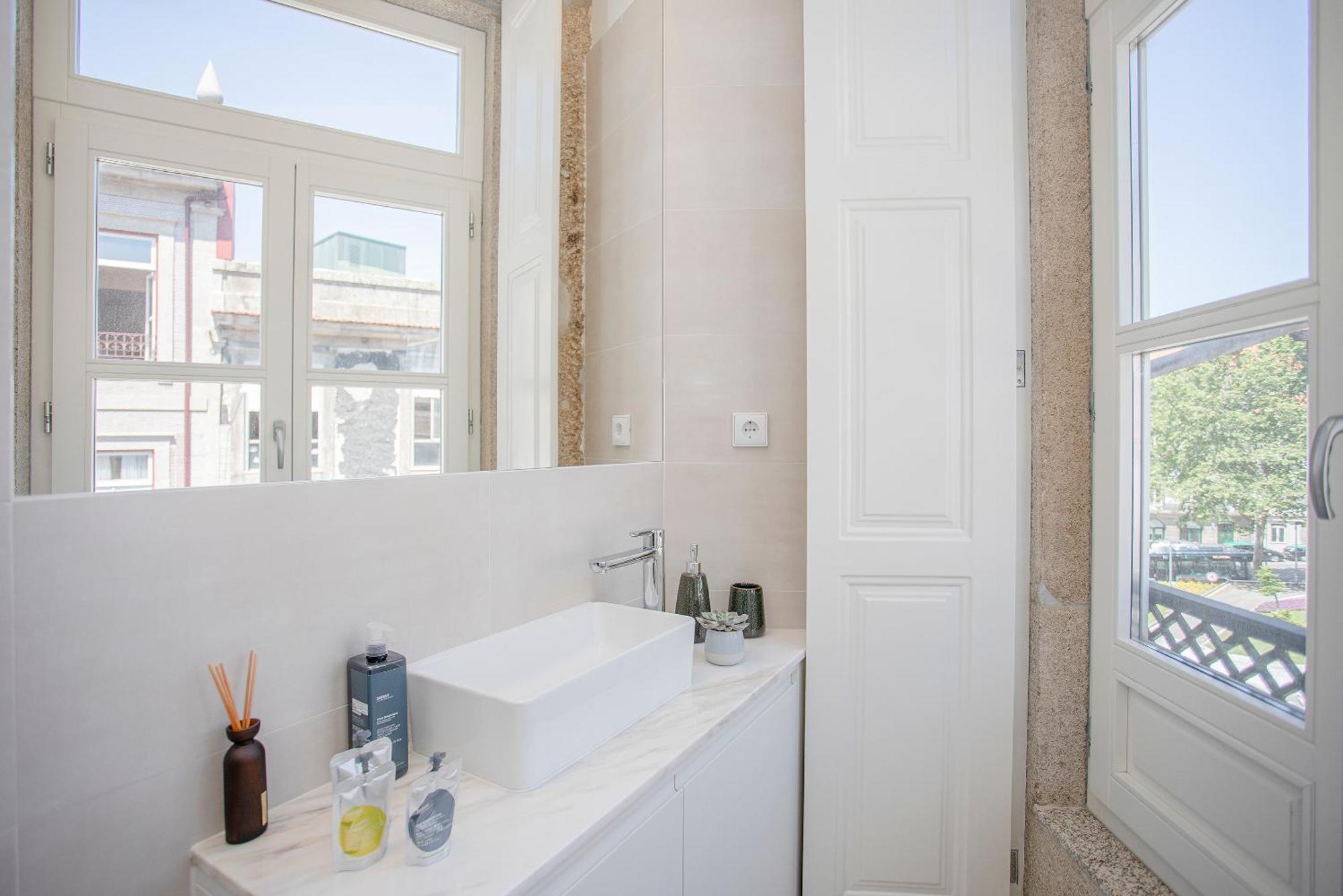 Liiiving In Porto - Aliados Stone Apartment Экстерьер фото